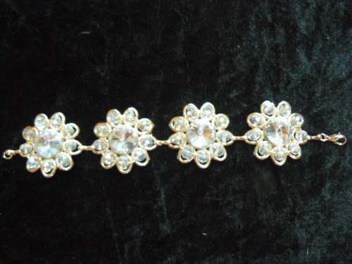 GOLD TONED WITH BLING STONES BRACELET 17 CM