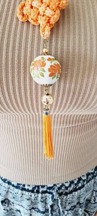 very prettu porcelain and hand painted long necklace