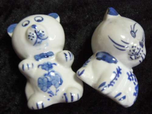 PORCELAIN BLUE AND WHITE SALT AND PEPPER SET
