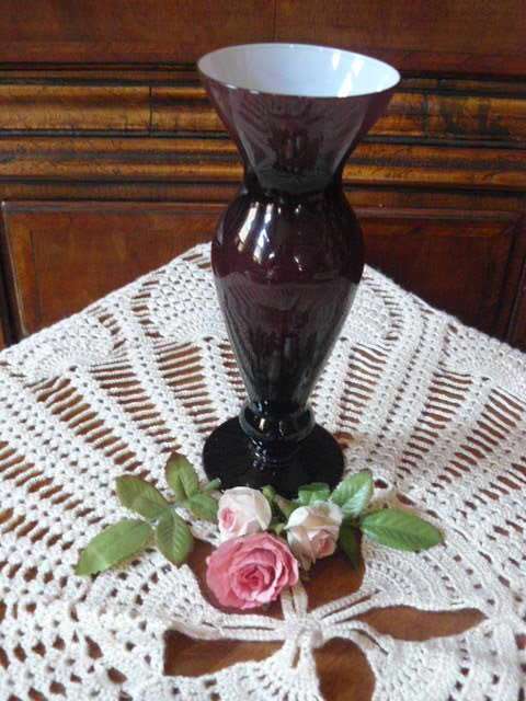 GLASS VASE