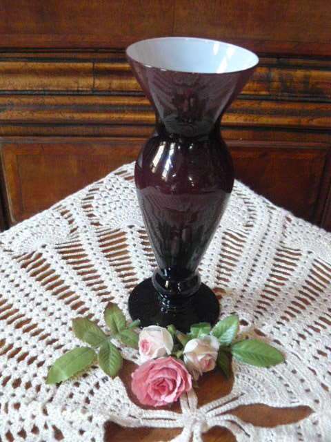 GLASS VASE