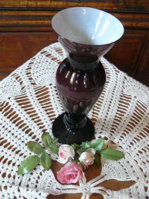 GLASS VASE