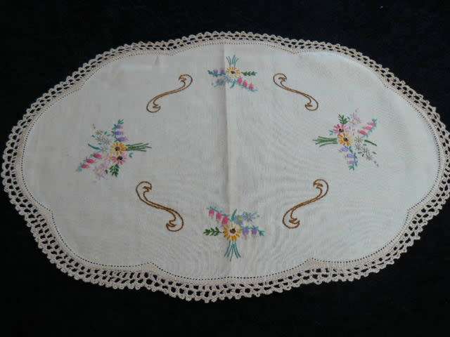 VINTAGE COTTON EMBROIDEREDTRAY CLOTH WITH HAND CROCHETED EDGE