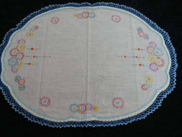 TRAY CLOTH VINTAGE COTTON EMBROIDERED WITH HAND CROCHETEDEDGE