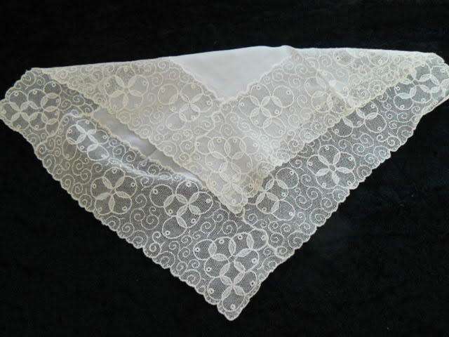 HANKIE VINTAGE COTTON AND LACE