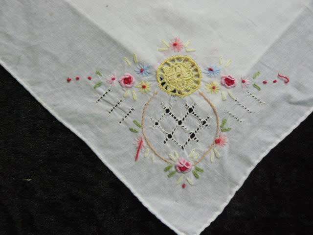 VINTAGE COTTON EMBROIDERED HANKIE