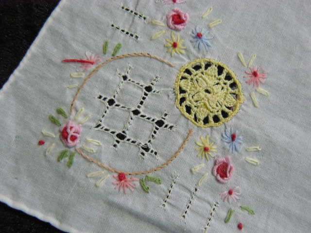 VINTAGE COTTON EMBROIDERED HANKIE