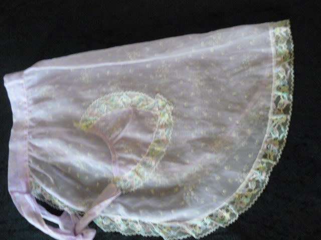 EMBROYDERED COTTON DOUBLE THICK TRAY CLOTH AND HALF APRON