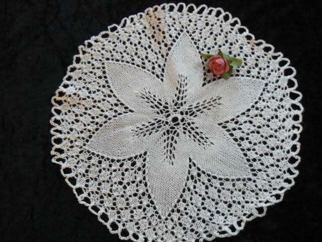 AMAZING WHITE HAND KNITTED COTTON DOILIE