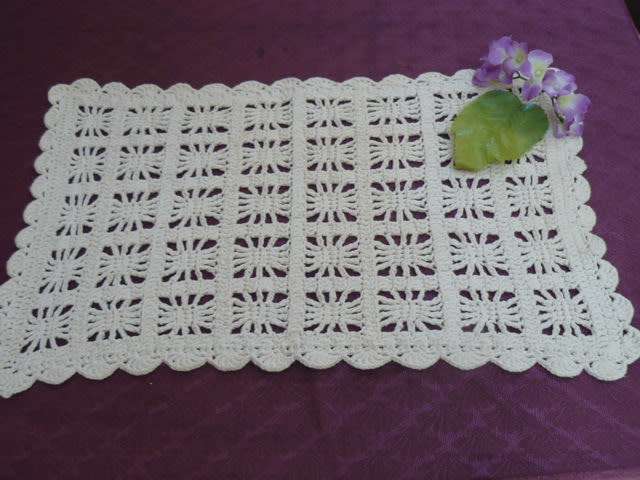 VINTAGE HAND CROCHETED COTTON TRAY CLOTH