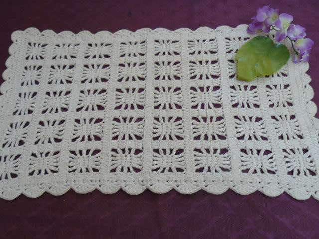 VINTAGE HAND CROCHETED COTTON TRAY CLOTH