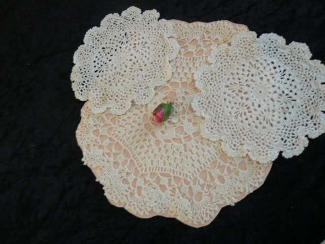 3 X VINTAGE COTTON HAND CROCHETED DOILIES