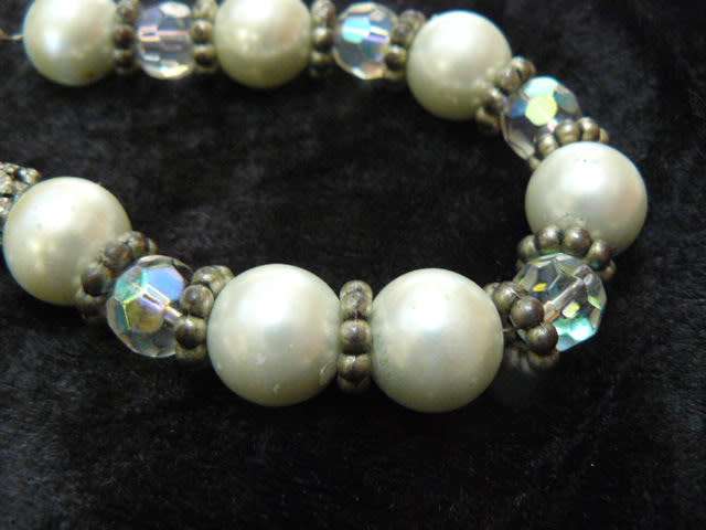 STRETCH GLASS BEADED BRACELET