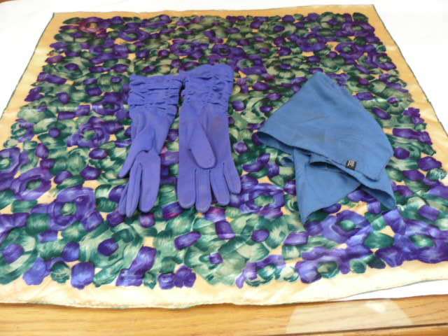 VINTAGE SCRAVE, GLOVES MED AND FREE HANKIE
