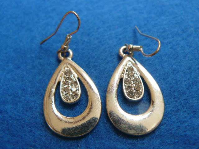 STUNNING SILVER TONED FASHION EARRINGS WITH A BIT OF BLING