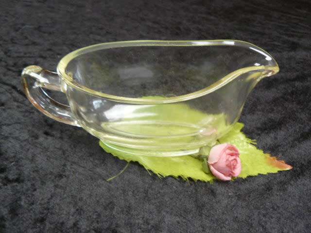 SOLID GLASS GREVY BOAT