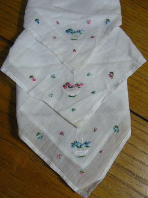 VINTAGE COTTON HAND EMBROIDERED HANKIES