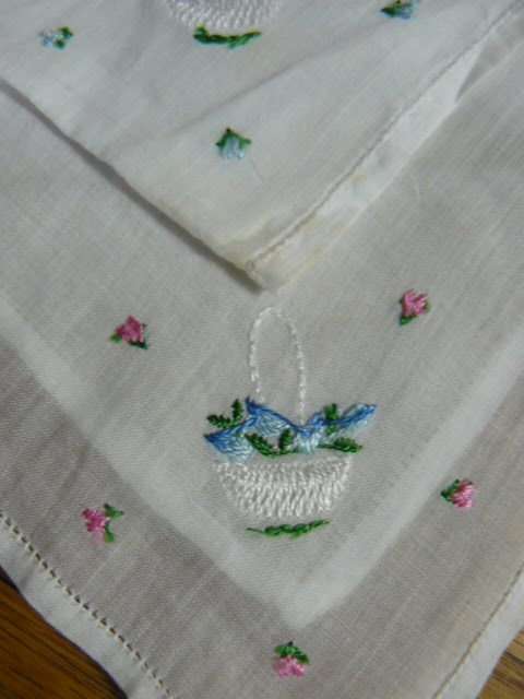 VINTAGE COTTON HAND EMBROIDERED HANKIES