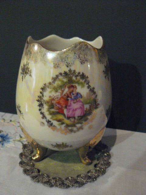 PORCELAIN VASE STUNNING - GERMAN? WITH GOLD FEET