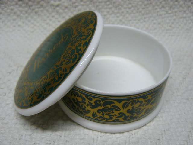 HARRODS KINGSBRIDGE 24 CARAT GOLD AND GREEN NICE PATTERN ENGLAND TRINKET BOX