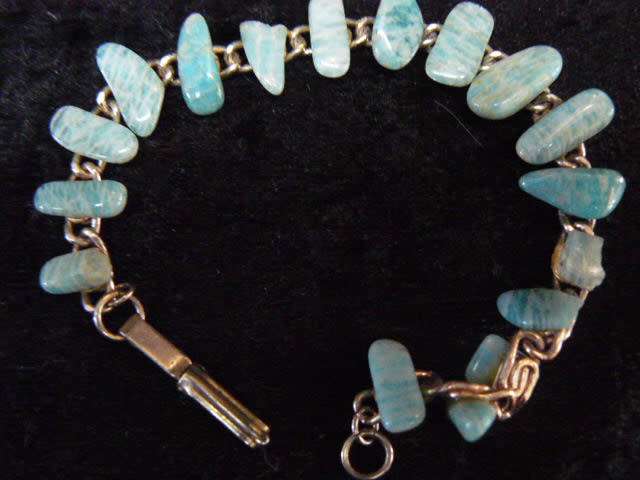 SILVER TONED FASHION BRACELET WITH SEMI PRECIOUS STONES