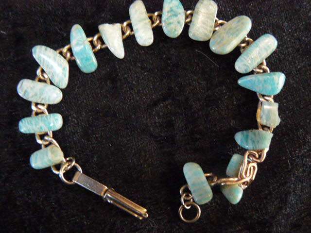 SILVER TONED FASHION BRACELET WITH SEMI PRECIOUS STONES