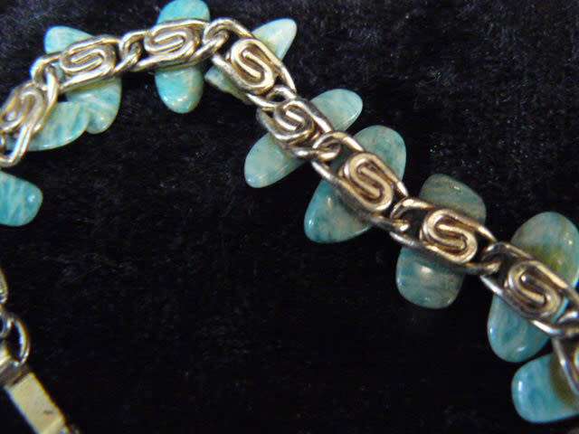 SILVER TONED FASHION BRACELET WITH SEMI PRECIOUS STONES