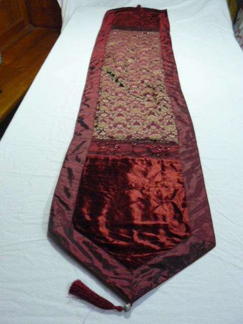 LARGE TABLE RUNNER FROM INDIA  ETERS LONG X 32 CM WIDE