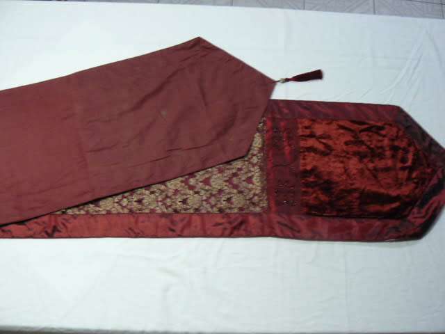 LARGE TABLE RUNNER FROM INDIA  ETERS LONG X 32 CM WIDE