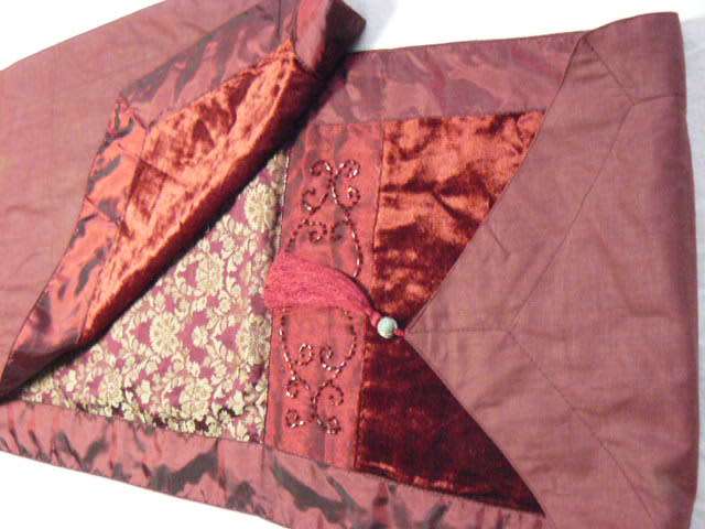 LARGE TABLE RUNNER FROM INDIA  ETERS LONG X 32 CM WIDE
