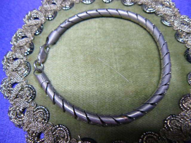 SILVER TONED BRACELET 19 CM