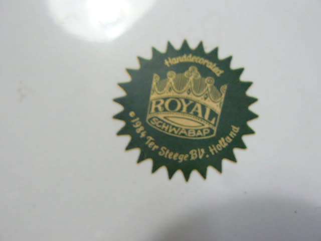 HAND DECORATED ROYAL SCHWABER 1984 TEE STEEGE B V HOLLAND WALL PLATE 25 CM