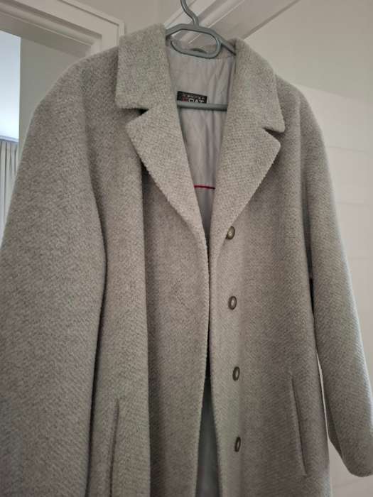 Elegant Ladies Winter Coat L - Mint Condition, Light Grey, Warm, Long, Stunning & Mostly Fleece Wool