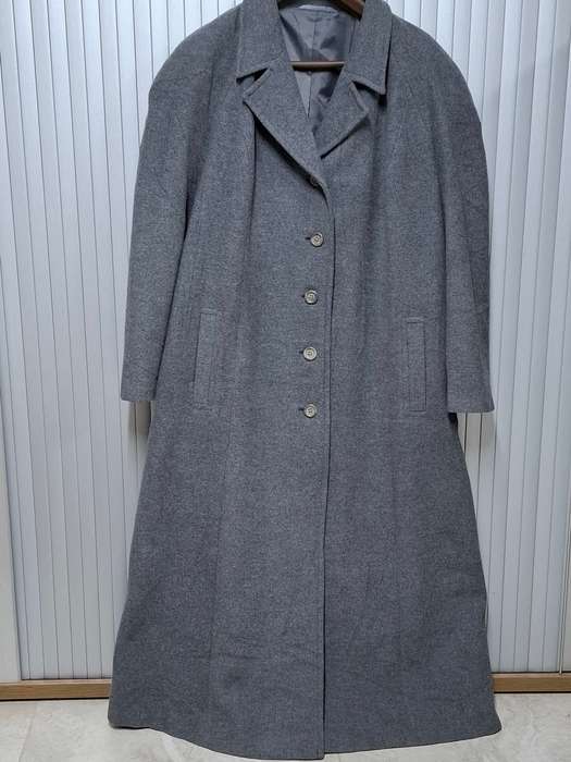 Grey Full Length Ladies Winter Coat - Excellent Condition with a Dark Grey Lining - Vintage Quality