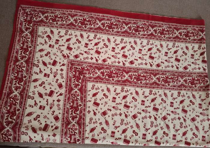Stunning Crimson & White Cotton Tablecloth - Screen printed 220cm x 148cm - Great Condition