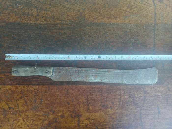 ANTIQUE WEEK #30 - 1633 DATE??  MARKINGS VERY UNCLEAR- VERRY OLD `panga` TYPE KNIFE