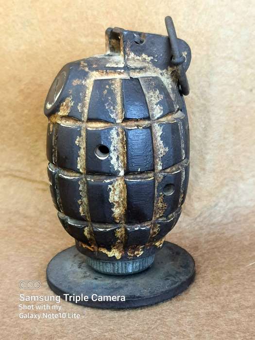 #7 - WORLD WAR 1 NO.36 MK.1 GRENADE MARKED TO BASE PLUG WITH SAFETY PIN AND STRIKER LEVER 10 CM HIGH