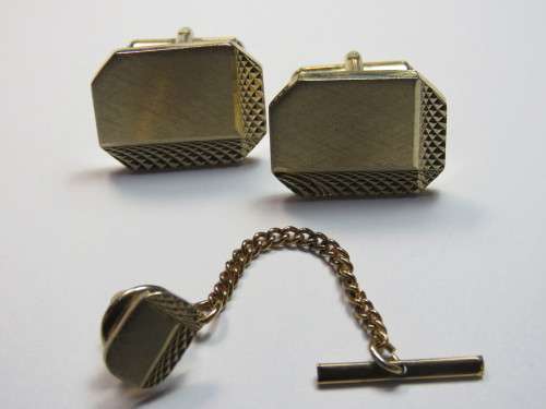 Vintage set of goldplated cufflinks and tie pin