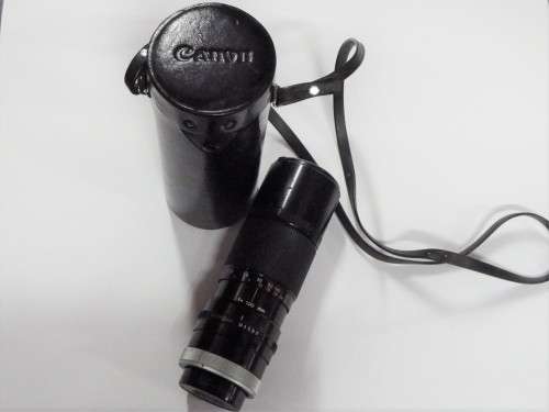 Vintage Canon zoom lens 100mm-200mm 1:5.6 - With caps and case