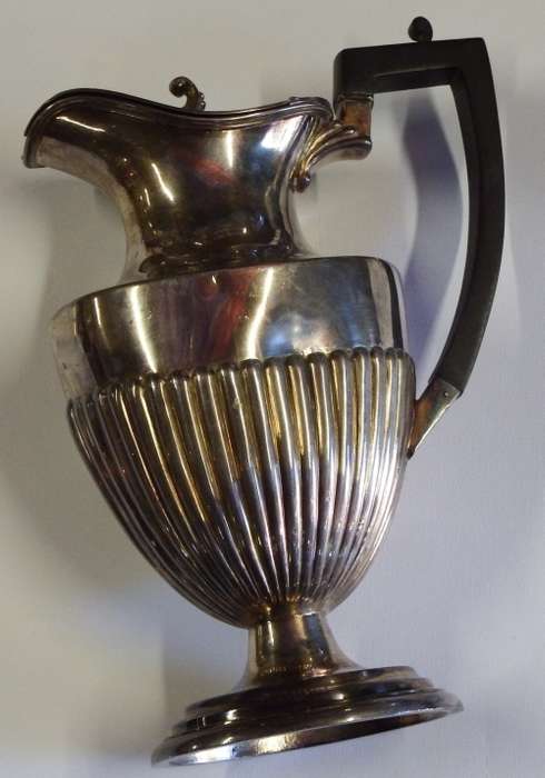 Vintage silverplated claret jug pitcher with lid - Some small dents
