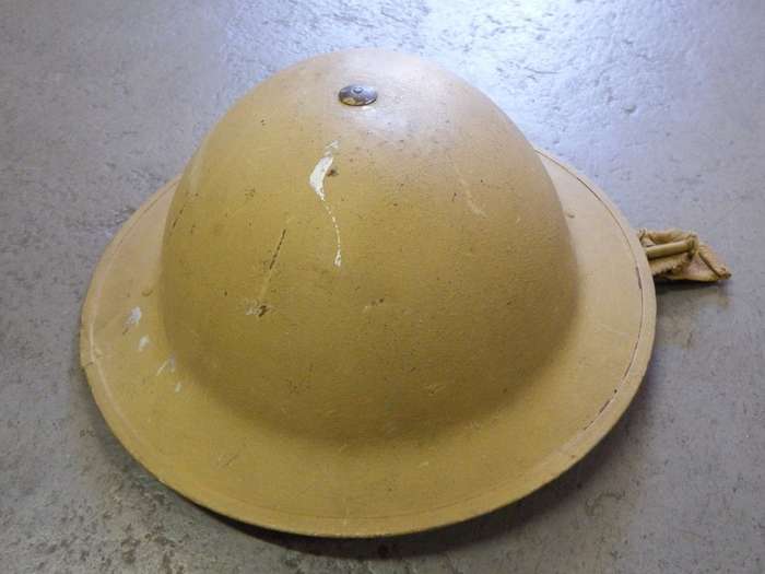 WW2 British brodie helmet - 53cm