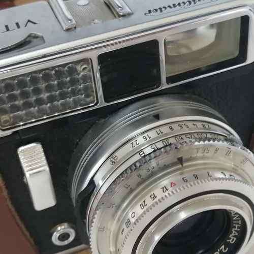 Vintage Voigtlander Vito CL 355 viewfinder camera in leather pouch - light meter not working