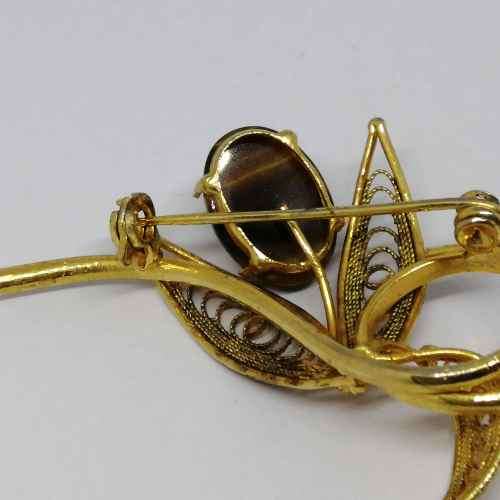 Gold colored fashion jewellery tigers eye brooch