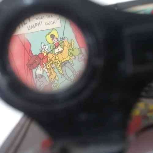 Vintage Coronet 3-D viewer - pocket size with 2 slides