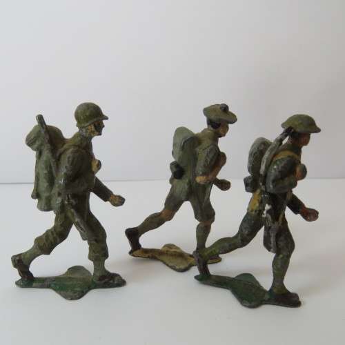 Lot of 3 vintage lead soldiers