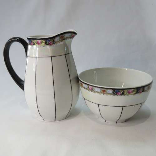 Czeckoslovakian pearlware teaset - 6 Trios - Sugar bowl - Milk jug - Cookie platter