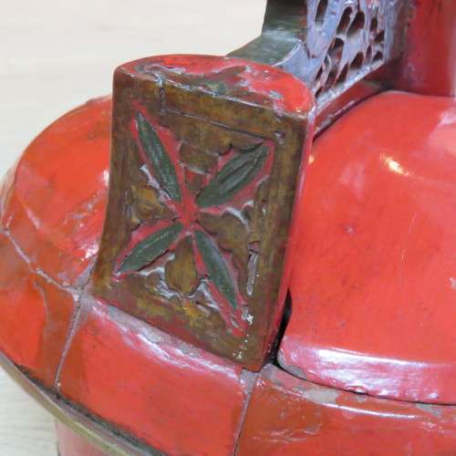 Chinese red lacquered lunch box / wedding box with brass trimmings - Base 25 x 29 cm - 37 cm High