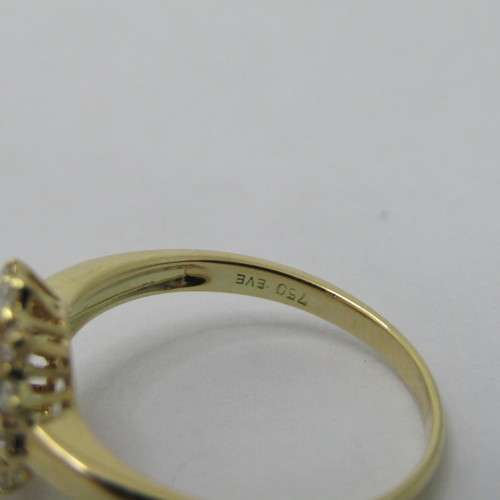 18kt Gold diamond and Sapphire ring - 23 small diamonds - sapphire oval appr0.50ct - weighs 3.4g