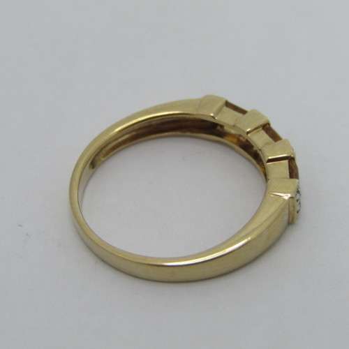 9kt Gold ring with citrines and small diamonds - weighs 2.0g - size N/7