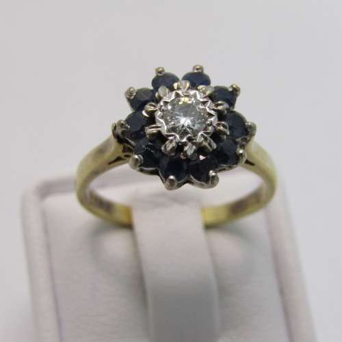 18kt Gold ring with diamonds and sapphires - weighs 4.2g - size N/7